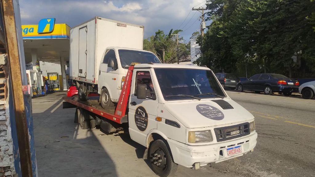 SAGUI GUINCHO realizando transporte de um veículo de carga